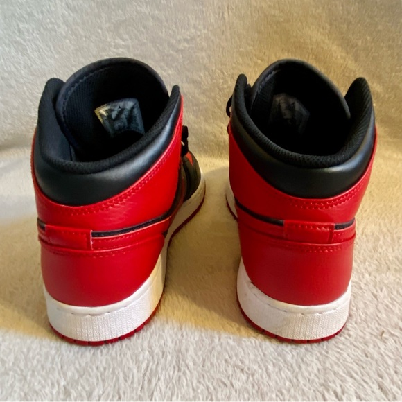 Air Jordan 1 Mid 'Banned' Shoes Size 7Y - Picture 6 of 8